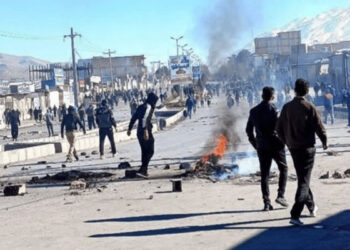 ایران میں جاری پُرتشدد احتجاج میں مزید شدت آگئی، مظاہرین کی فائرنگ سے 2 سکیورٹی اہلکار جاں بحق