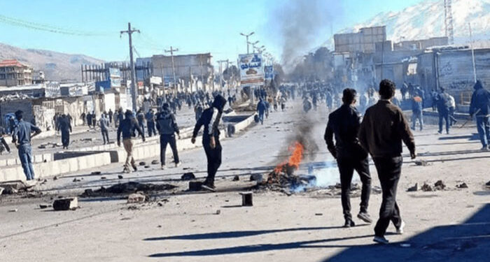 ایران میں جاری پُرتشدد احتجاج میں مزید شدت آگئی، مظاہرین کی فائرنگ سے 2 سکیورٹی اہلکار جاں بحق