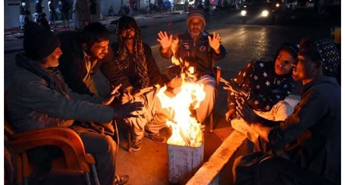 ملک بھر میں شدید سردی کی لہر،کراچی میں بھی پارہ سنگل ڈیجیٹ میں آگیا