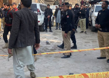 ٹانک گومل بازار روڈ پر بکتر بند گاڑی کے قریب دھماکا، 5 پولیس اہلکار جاں بحق