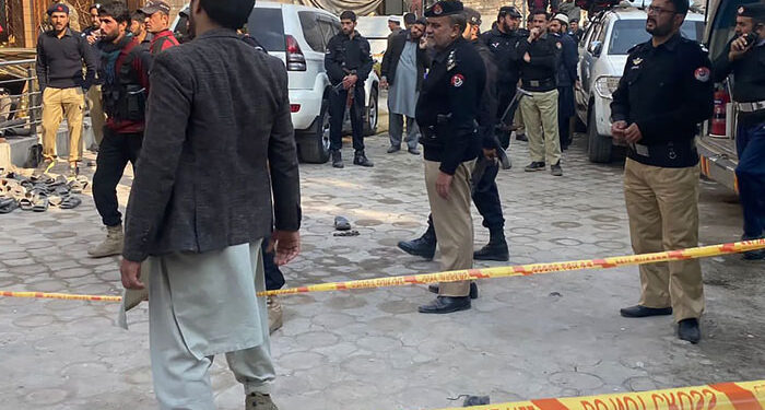 ٹانک گومل بازار روڈ پر بکتر بند گاڑی کے قریب دھماکا، 5 پولیس اہلکار جاں بحق