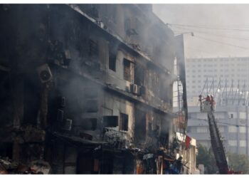 ‘چاروں طرف سے پھنس گیا ہوں’، سانحہ گل پلازہ میں انتقال کرنیوالے شہری کا آخری مبینہ آڈیو پیغام سامنے آگیا