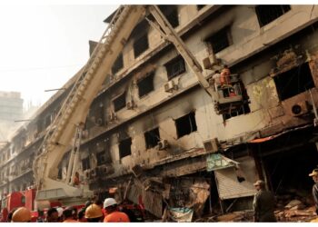 گل پلازہ کے 2 فلور کلیئر، اب تک 26 لاشیں برآمد، 83 لاپتا افراد کی تلاش جاری