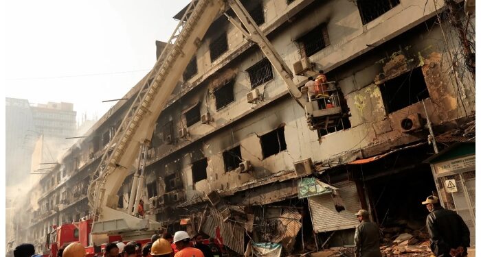 گل پلازہ کے 2 فلور کلیئر، اب تک 26 لاشیں برآمد، 83 لاپتا افراد کی تلاش جاری