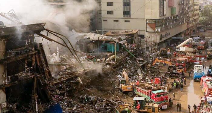 گل پلازہ میں ملبے کے نیچے ممکنہ لاشوں کو نکالنے کیلئے آپریشن جاری ہے: ڈی سی