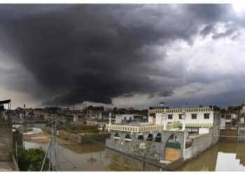 کراچی میں آج تیز ہواؤں اورگرج چمک کے ساتھ بارش کا امکان