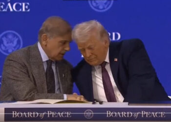 ڈیووس میں وزیر اعظم شہبازشریف کی صدر ٹرمپ سے سرگوشیاں توجہ کا مرکز بن گئیں