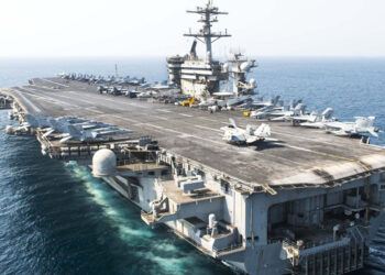 امریکا نے ایران کی جانب بڑی فورس روانہ کردی، جنگی بحری جہاز اور طیارے شامل