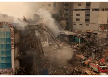 گل پلازہ سانحہ، ملبے سے لاشیں نہیں صرف ہڈیاں مل رہی ہیں: سینئر فائر آفیسر