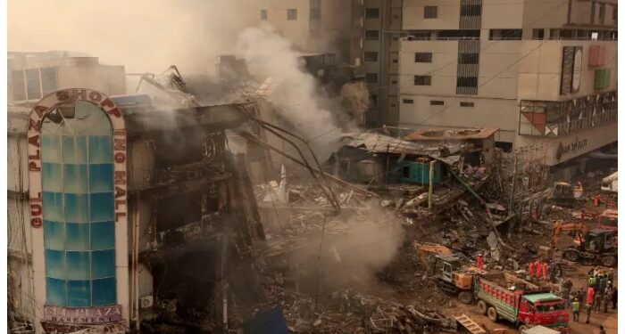 گل پلازہ سانحہ، ملبے سے لاشیں نہیں صرف ہڈیاں مل رہی ہیں: سینئر فائر آفیسر