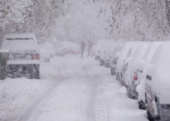 امریکا کی متعدد ریاستیں تباہ کن برفانی طوفان کی زد میں، 10 ہزار سے زائد پروازیں منسوخ