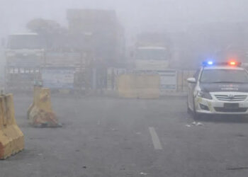 ملک کے میدانی علاقوں میں شدید دھند، پروازیں متاثر، موٹرویز کئی مقامات پر ٹریفک کیلئے بند