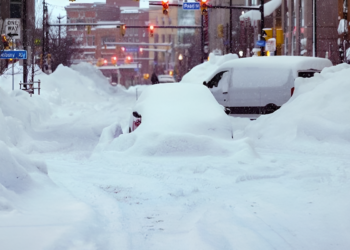 امریکا میں برفانی طوفان کا سلسلہ نہ تھم سکا، مختلف حادثات میں ہلاکتیں 38 ہوگئیں