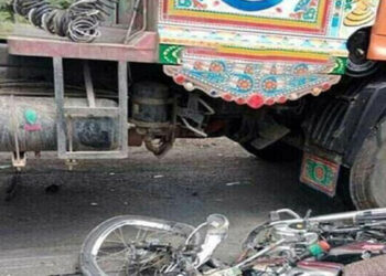 ایم ایم  روڈ چوک سرور شہید پرٹریلر  کی 2 موٹر سائیکلوں کو ٹکر، بہن بھائی سمیت 5 طالبعلم جاں بحق