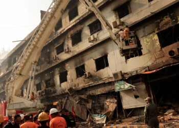 سانحہ گل پلازہ: پانی کی فراہمی میں تاخیر، فائر فائٹرز کے پاس آلات بھی نہیں تھے، رپورٹ میں انکشاف