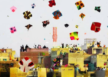 لاہور بسنت فیسٹیول، راتوں کی پتنگ بازی کیلئے شہری سرچ لائٹس کی خریداری میں مصروف