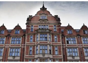 برٹش پاکستانی طالبہ نے لندن اسکول آف اکنامکس کیخلاف غلط نمبرز دینے پر مقدمہ دائر کردیا