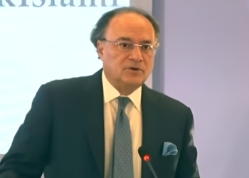 یہ سچ ہے کہ کچھ فرمز ملک سے جارہی ہیں، ہمیں تسلیم کرنا چاہیے ٹیکس یا انرجی قیمت زیادہ ہے: وزیر خزانہ