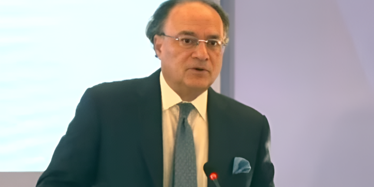 یہ سچ ہے کہ کچھ فرمز ملک سے جارہی ہیں، ہمیں تسلیم کرنا چاہیے ٹیکس یا انرجی قیمت زیادہ ہے: وزیر خزانہ