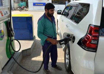 پنجاب: سرکاری محکموں میں پیٹرول اورڈیزل گاڑیوں کی خریداری پرپابندی لگانے کا فیصلہ