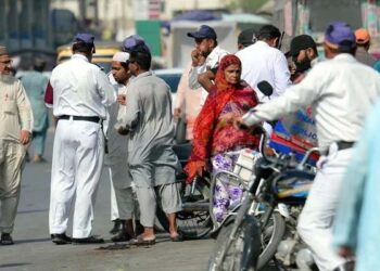 کراچی میں ٹریفک پولیس مو بائل ایپ کے ذریعے بھی ’ای چالان‘ کی تیاری