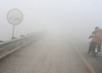 پنجاب، بالائی سندھ اور خیبرپختونخوا کے میدانی علاقوں میں شدید دھند، موٹرویز بند