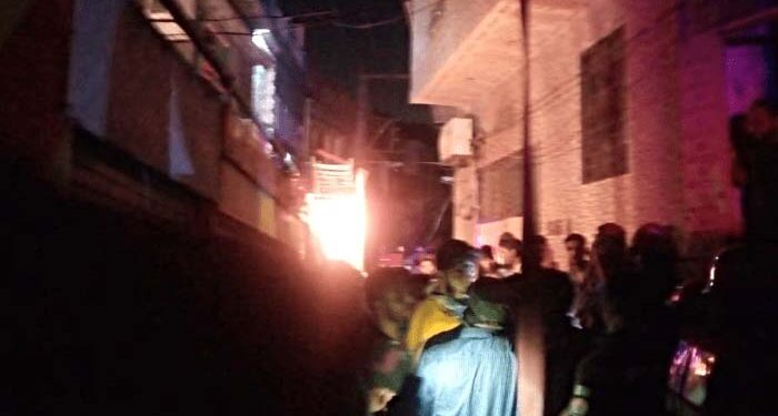 عارف والا: کھانا پکانے کے دوران گھر میں آگ لگنے سے ماں اور 2 کمسن بیٹیاں جاں بحق