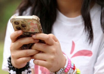 آسٹریلیا:16 سال سے کم عمر نوجوانوں کے سوشل میڈیا استعمال پر پابندی، 47 لاکھ اکاؤنٹس بند کردیے گئے