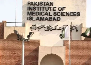 عمران خان کی دائیں آنکھ کے معائنےکی تصدیق، پمز اسپتال کے ڈاکٹر نے علاج کی تفصیلات بتادیں