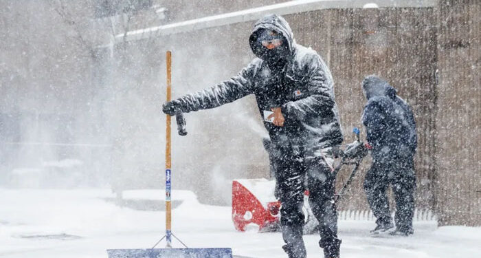 امریکا میں برفباری نے قہر ڈھا دیا، ہلاکتیں 65 ہوگئیں، ہزاروں پروازیں منسوخ