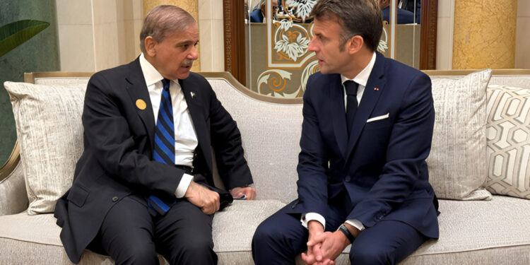 فرانسیسی صدر کا وزیر اعظم کو فون/ جنگ بندی، فریقین کو مذاکرات کی میز پر لانے میں ثالثی کی کوششوں پر مبارکباد