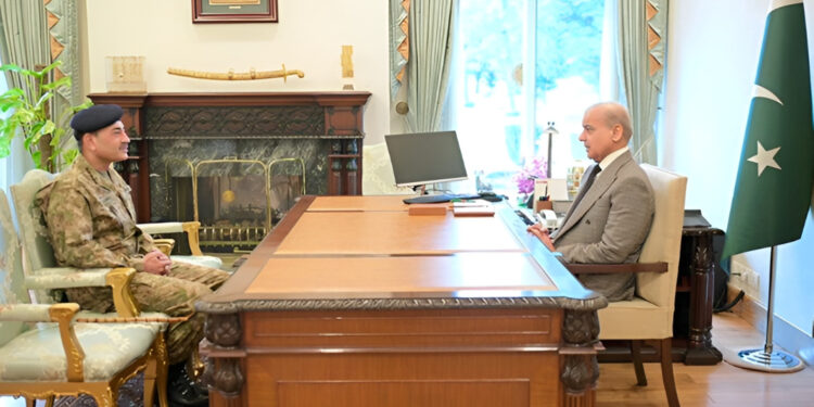 فیلڈ مارشل کی وزیر اعظم سے ملاقات، خطے میں پائیدار امن کیلئے ثالثی کردار جاری رکھنے کے عزم کا اعادہ